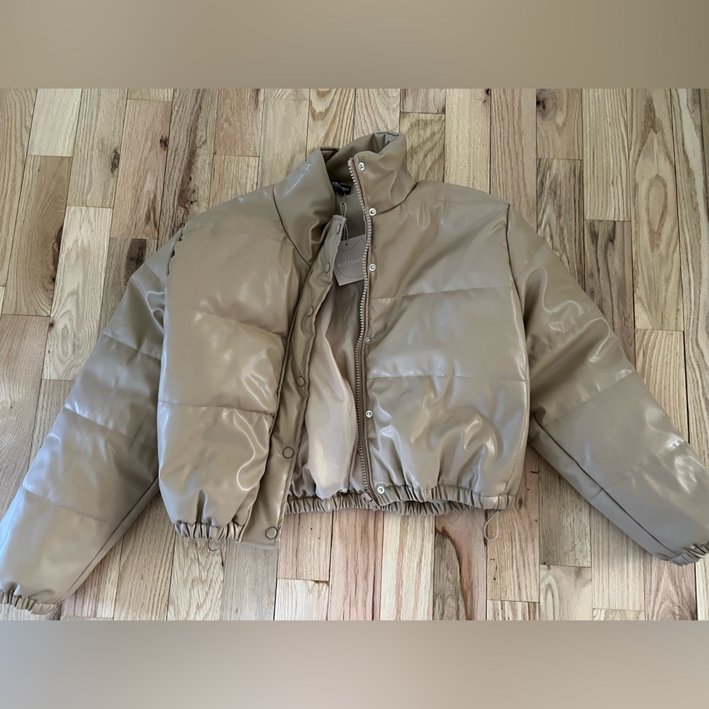 KITTENISH LIGHT TAN FAUX LEATHER PUFFER. NWT Size XL